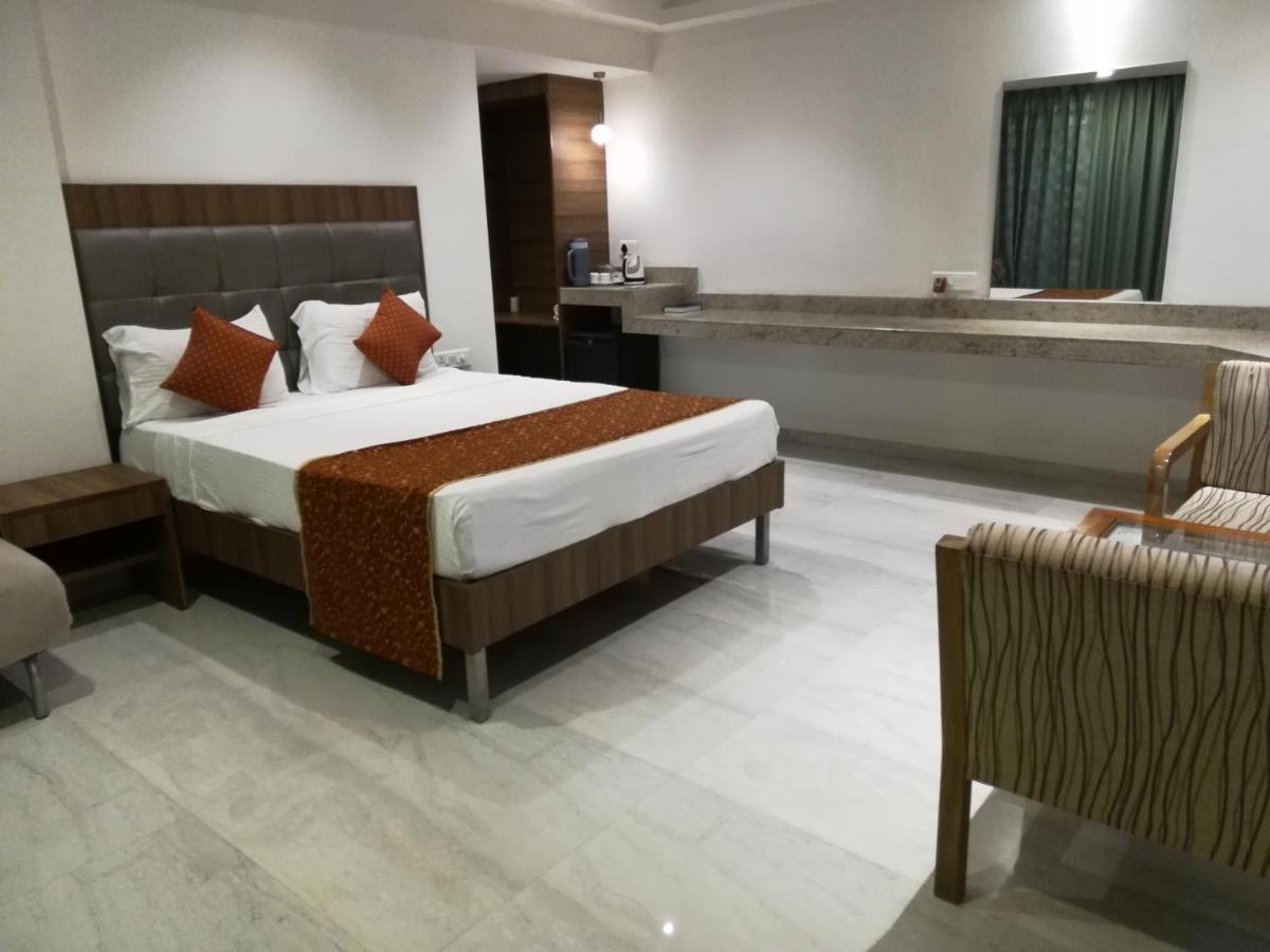 Lake View Resort Lonavla Exterior foto