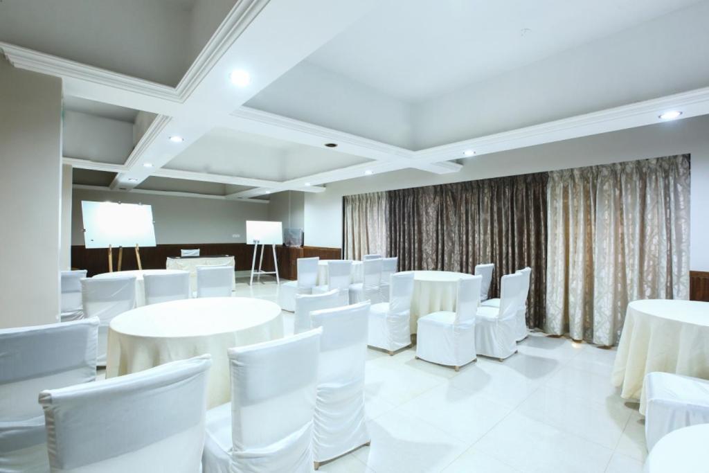 Lake View Resort Lonavla Exterior foto